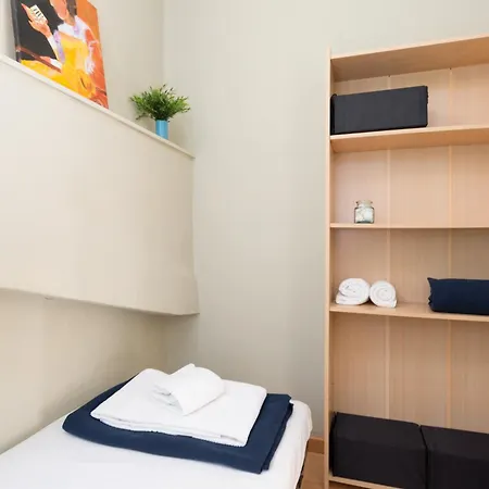 Montaber - Plaza Espana Apartment *